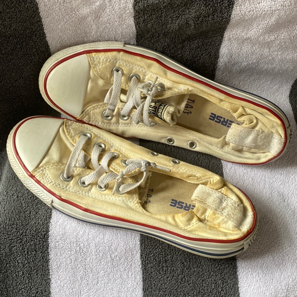 CONVERSE - ALL STAR CHUCK TAYLORS low top off white / cream / nude canvas M8 W10